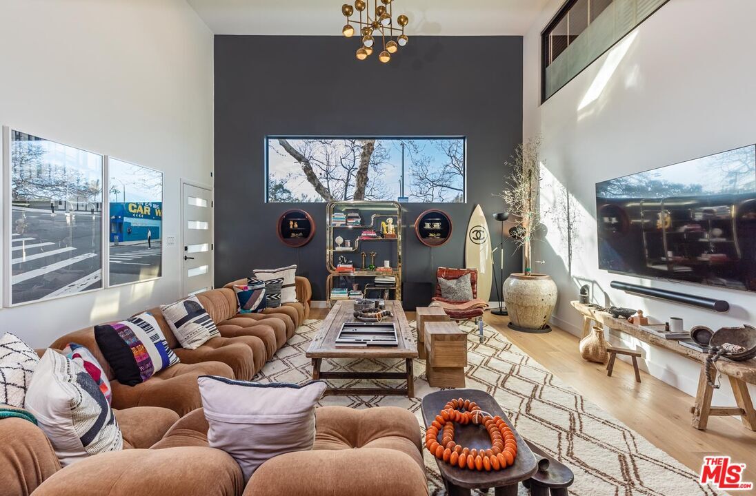Property Photo: 214 S Venice Blvd CA 90291