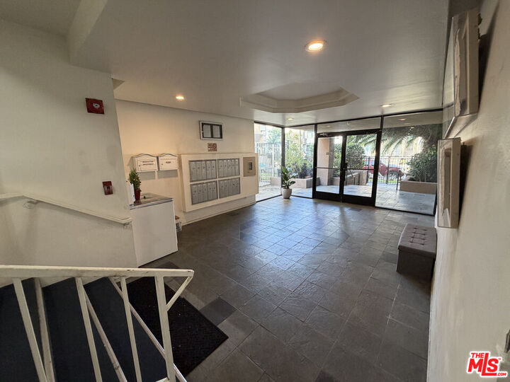 Property Photo:  326 S Manhattan Pl  CA 90020 