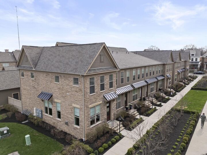 Property Photo:  952 Pullman Place  OH 43212 