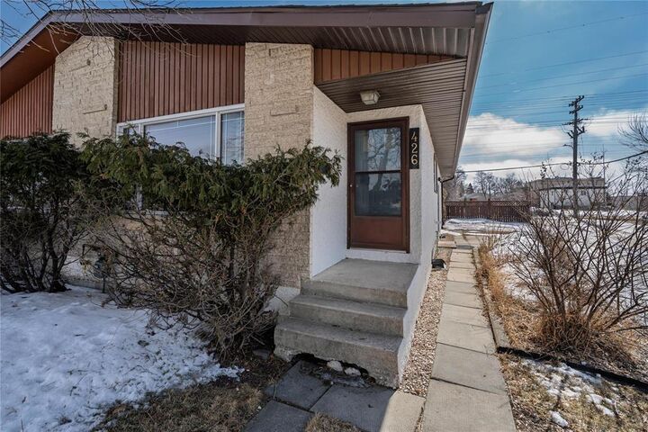 Property Photo: 426 Beliveau Road East MB R2M 1T5