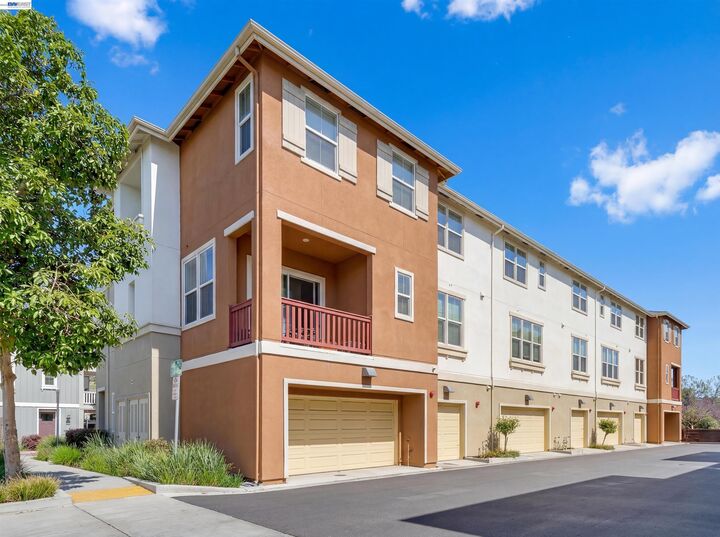 Property Photo: 5569 Azalea Way CA 94560