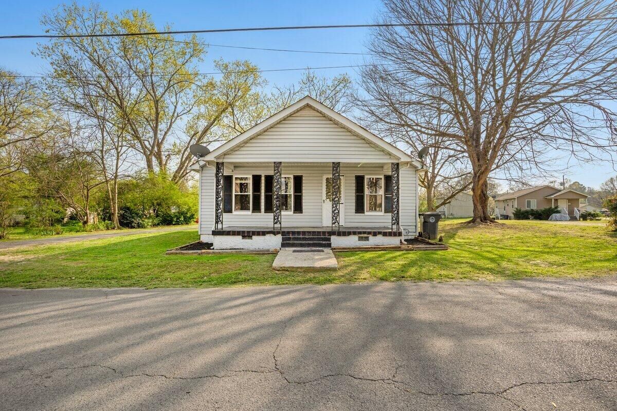 Property Photo:  605 Thornton Street  GA 30728 