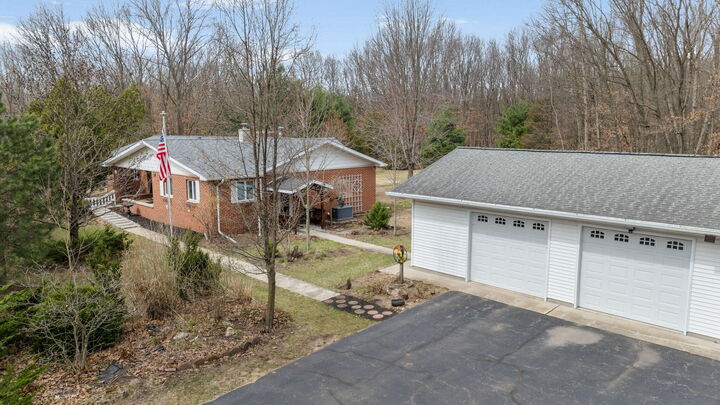 Property Photo: 7200 E 150 IN 46534