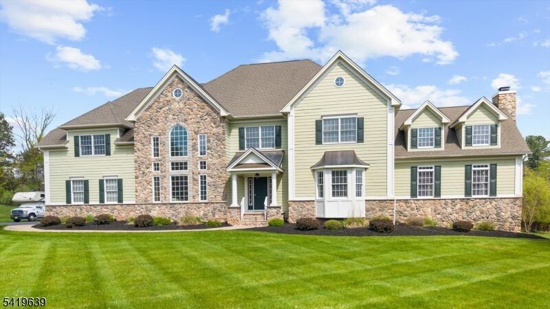 Property Photo:  4 Steinbeck Ct  NJ 08848 