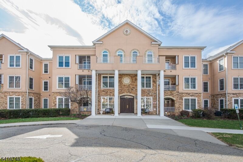 Property Photo:  2304 Clinton Ln 2304  NJ 07866 