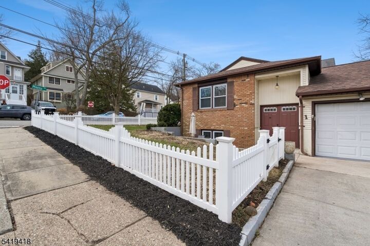 Property Photo:  1 Lyons Pl  NJ 07960 