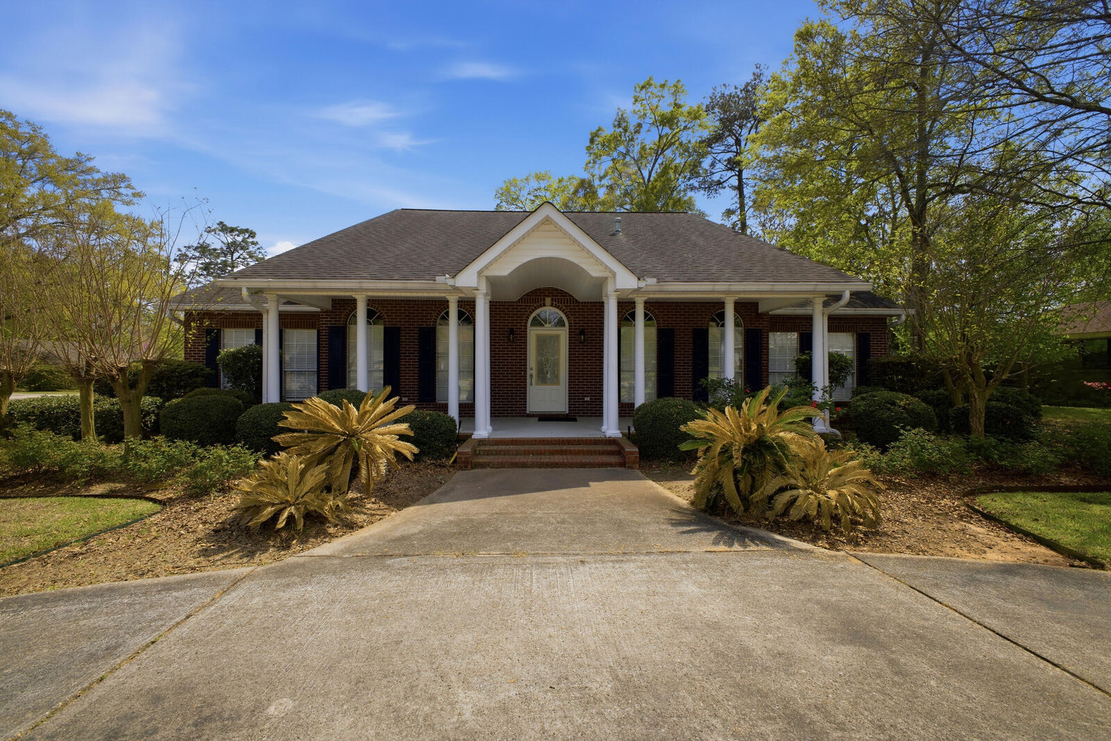 Property Photo:  217 Greenwood Pl  MS 39402 