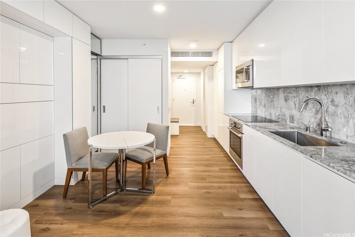 Property Photo: 987 Queen Street 1806 HI 96814