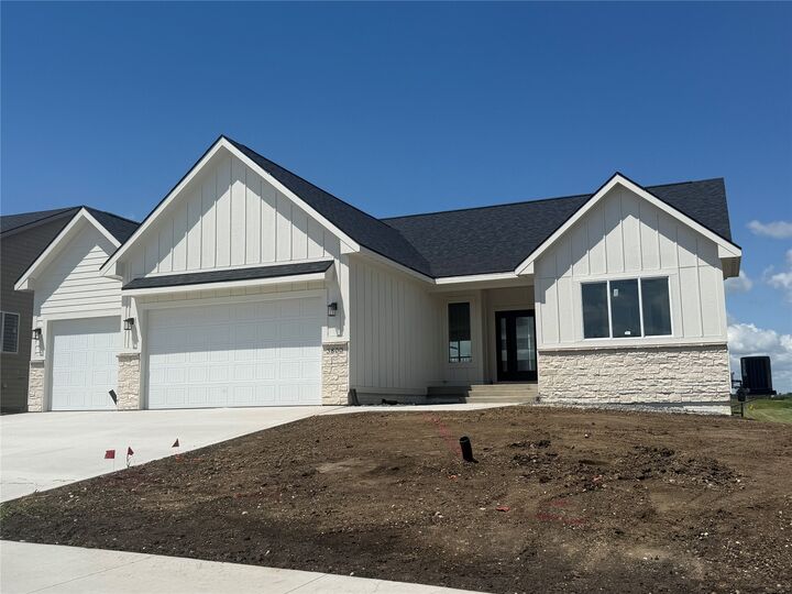 Property Photo:  3800 Fieldstone Drive  IA 50263 