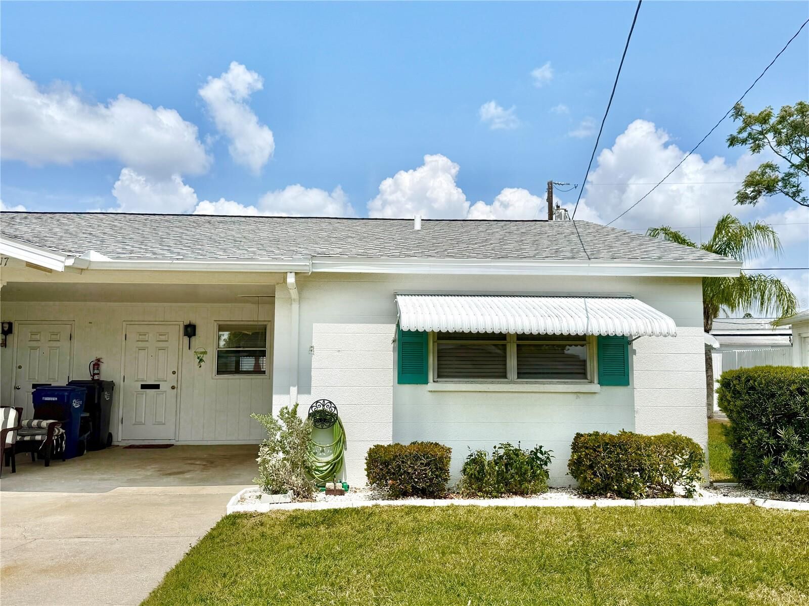 Property Photo:  2217 Hopkins Drive W  FL 34207 