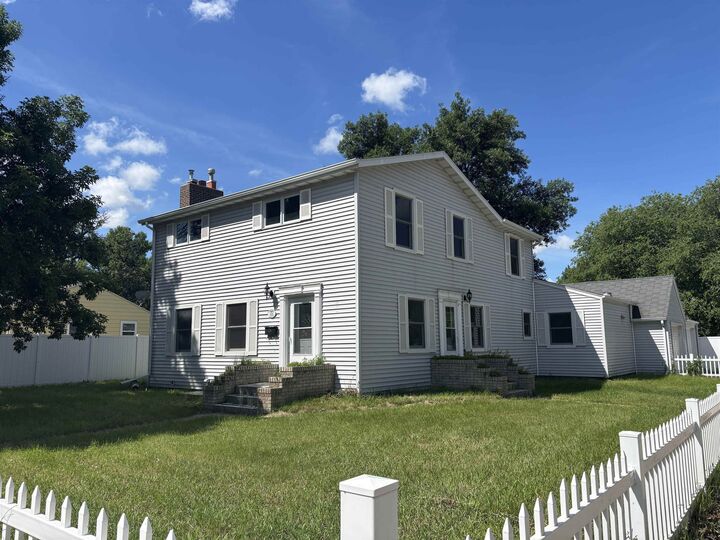 Property Photo:  200 SW 11th St  ND 58701 