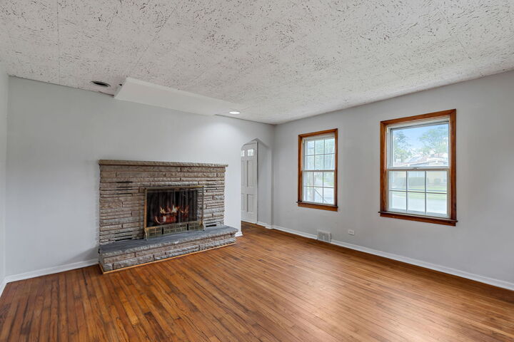 Property Photo: 320 Streamside Drive IL 60426