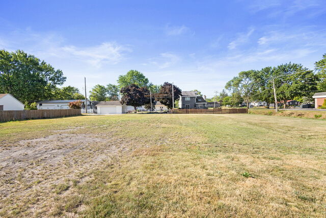 Property Photo:  652 Penfield Street  IL 60401 