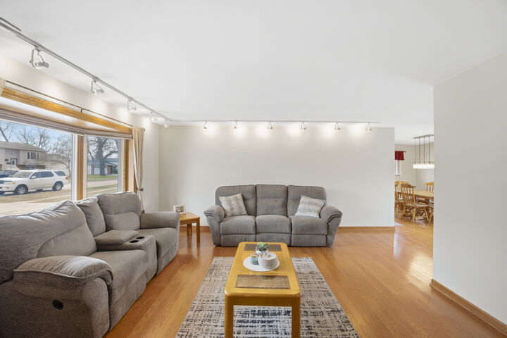 Property Photo:  7220 Sprucewood Avenue  IL 60517 
