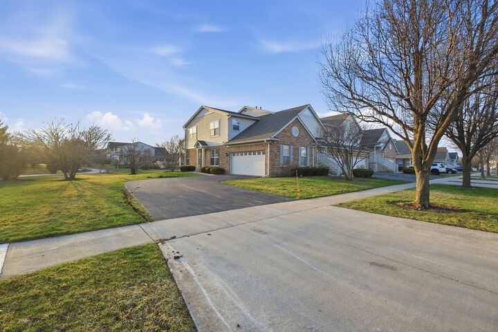 Property Photo: 1586 Millbrook Drive IL 60102