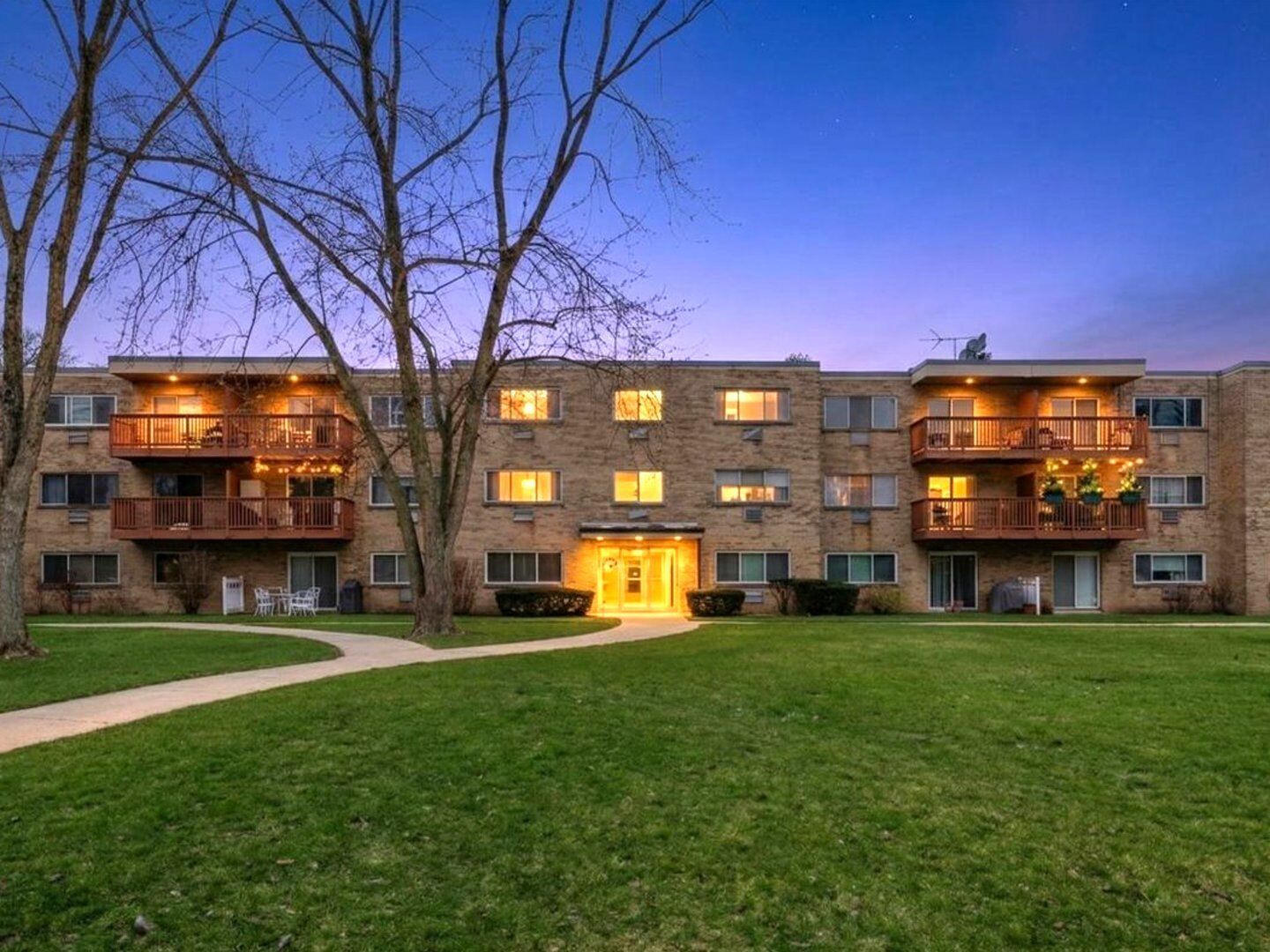 Property Photo:  726 Dempster Street 206  IL 60056 