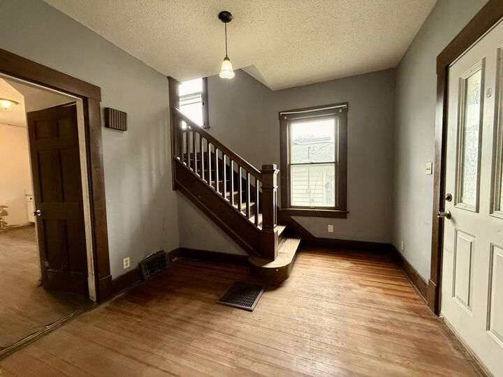Property Photo:  1005 E Main Street  IL 61727 