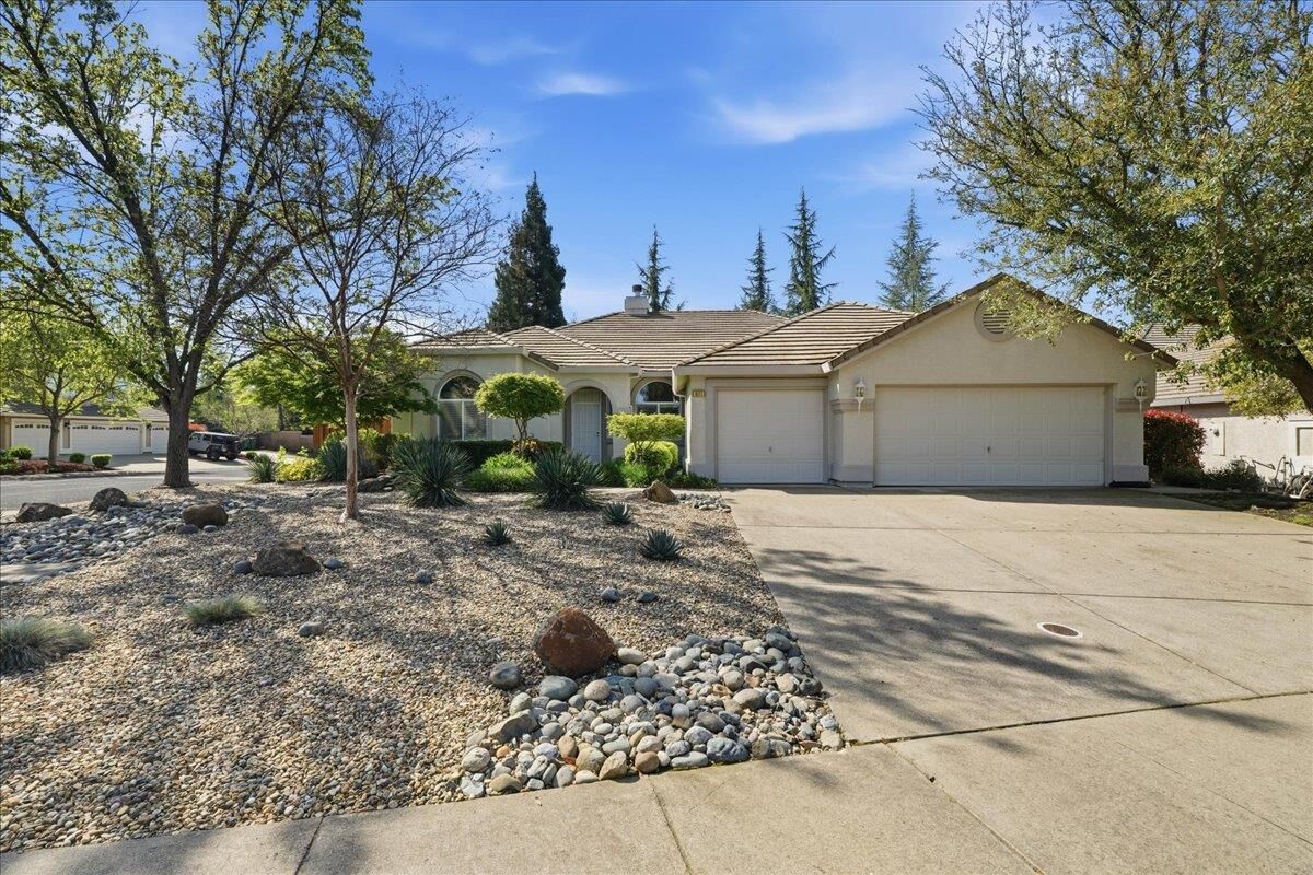 Property Photo: 611 Rogers Circle CA 95630