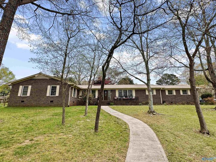 Property Photo: 1913 Garner Street AL 35769