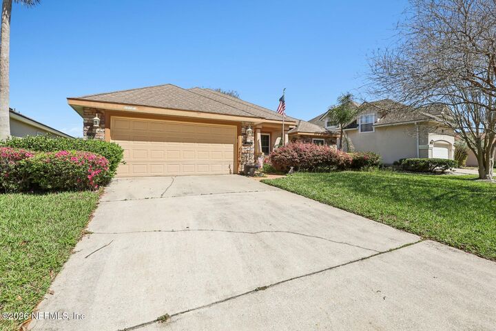 Property Photo: 13785 Waterchase Way FL 32224