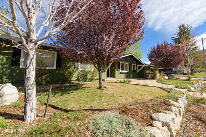 Property Photo: 901 Sharrow Way NV 89703
