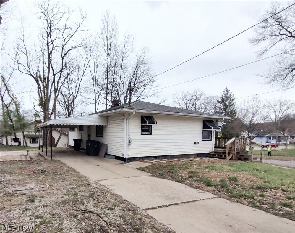 Property Photo: 600 Eastland Avenue OH 44305