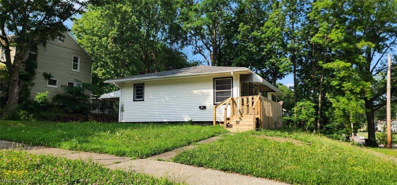 Property Photo:  600 Eastland Avenue  OH 44305 