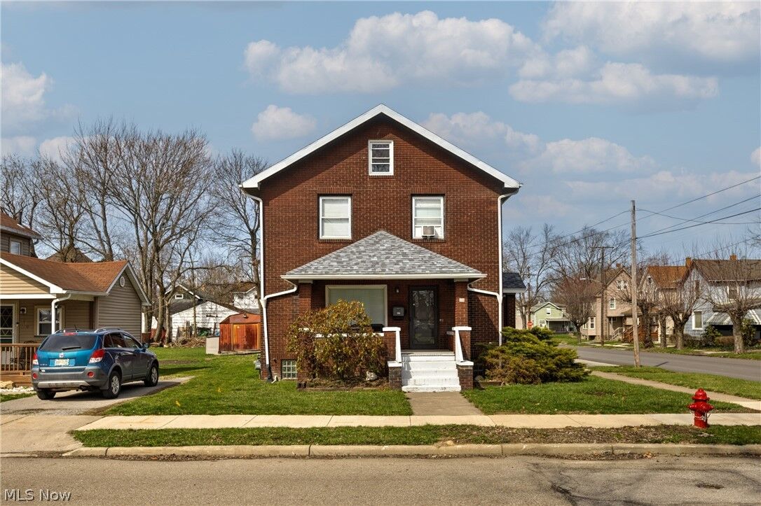 Property Photo:  106 Neil Street  OH 44446 