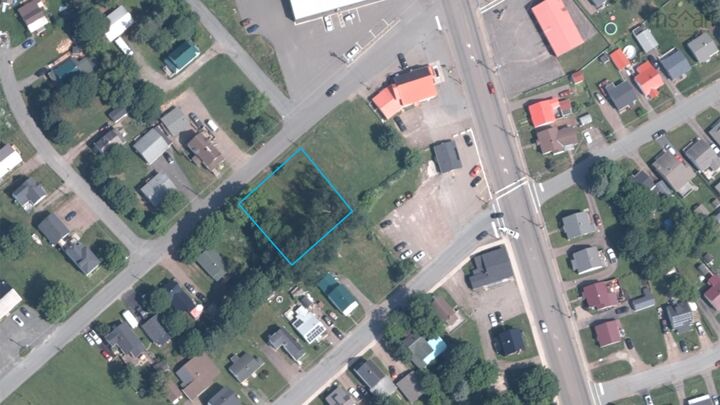 8 Newton Avenue — photo 1