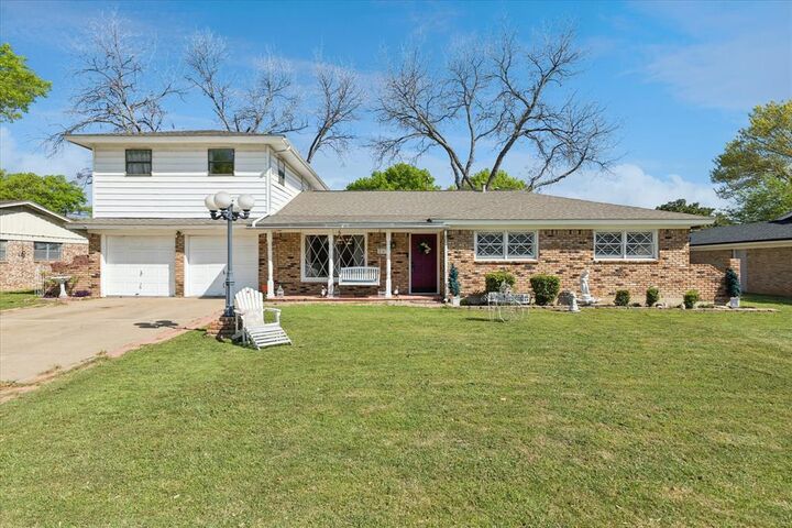 Property Photo:  5705 Diamond Oaks Drive N  TX 76117 