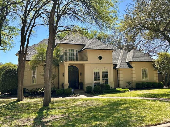 Property Photo: 115 Creekway Bend TX 76092