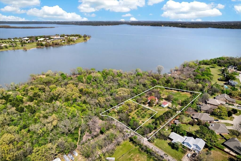 Property Photo: 516 N Garza Road TX 76208