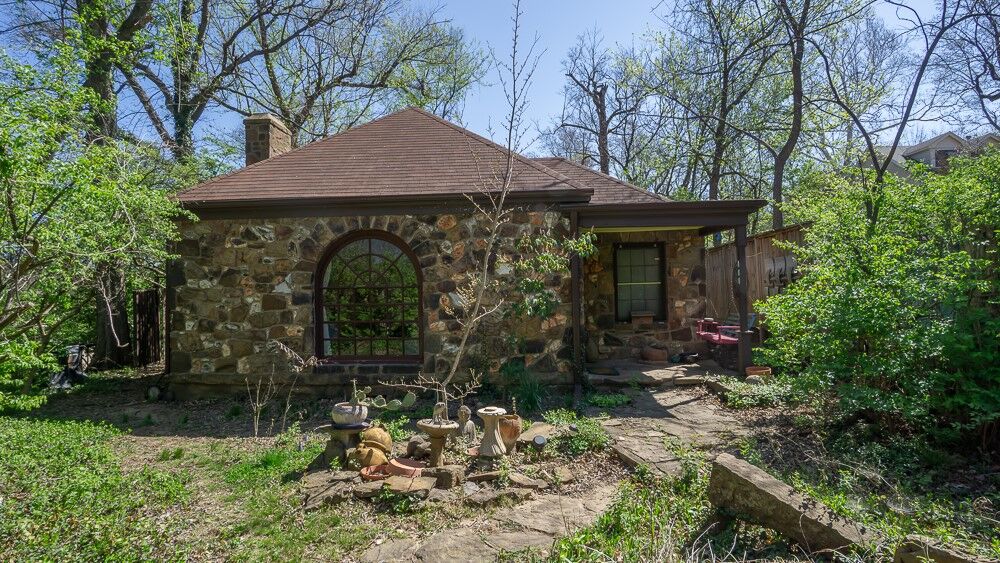 Property Photo: 618 N Wilson AR 72701
