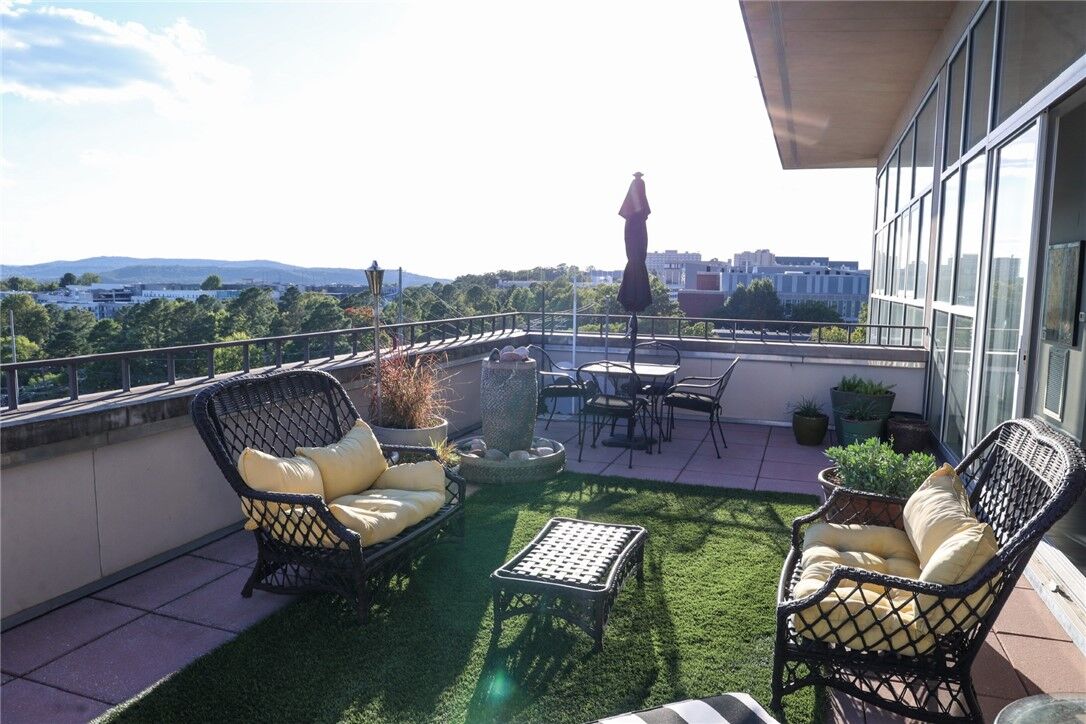 Property Photo: 609 W Dickson Street AR 72701