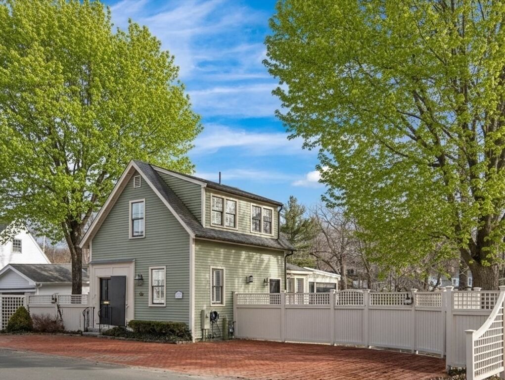 Property Photo:  272 North St  MA 02043 