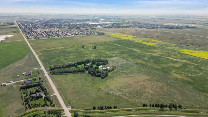 Property Photo: 4252426 SE Range Road 251 AB T1P 0P1