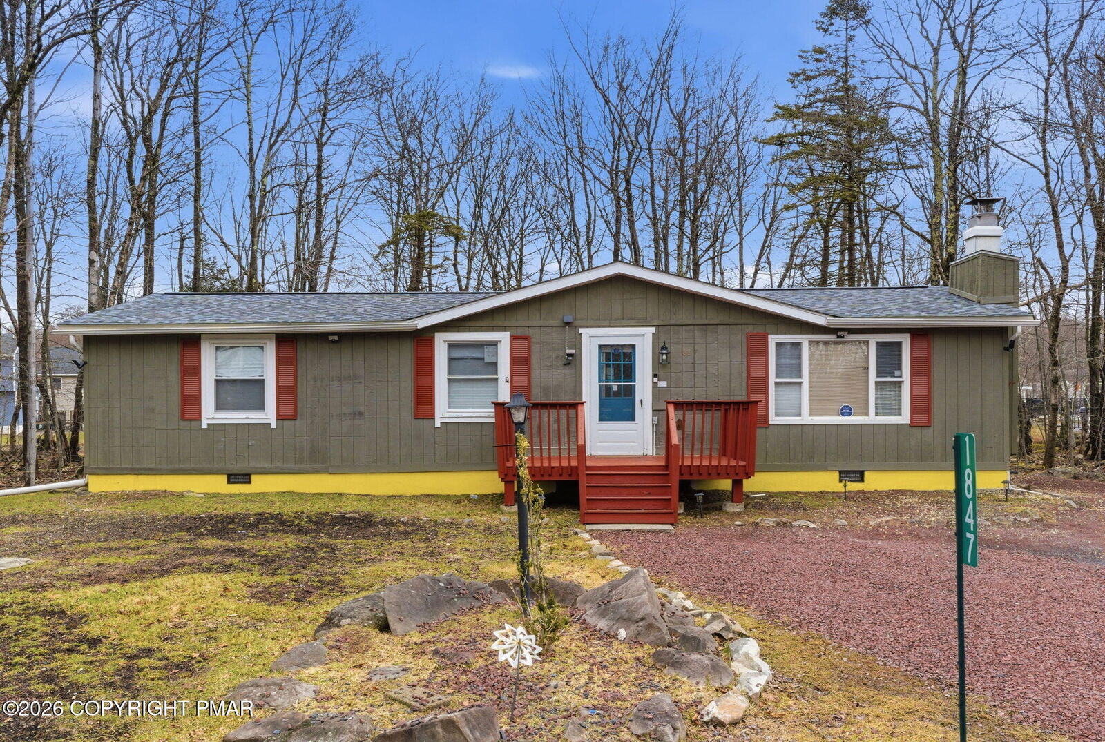 Property Photo:  1847 Shadyside Drive  PA 18466 