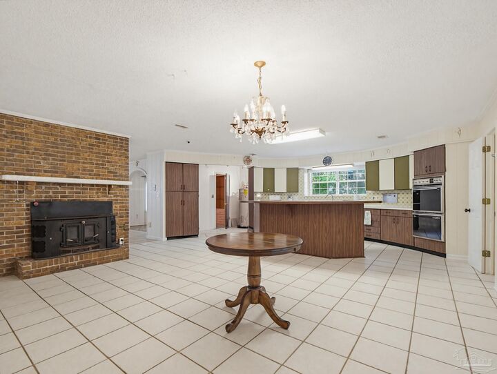 Property Photo: 8246 Chellie Rd FL 32526