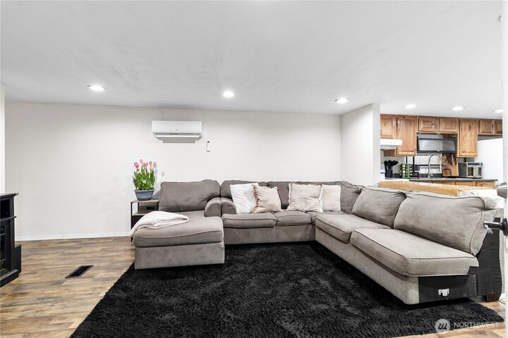 Property Photo:  4621  East Street 10B  WA 98230 