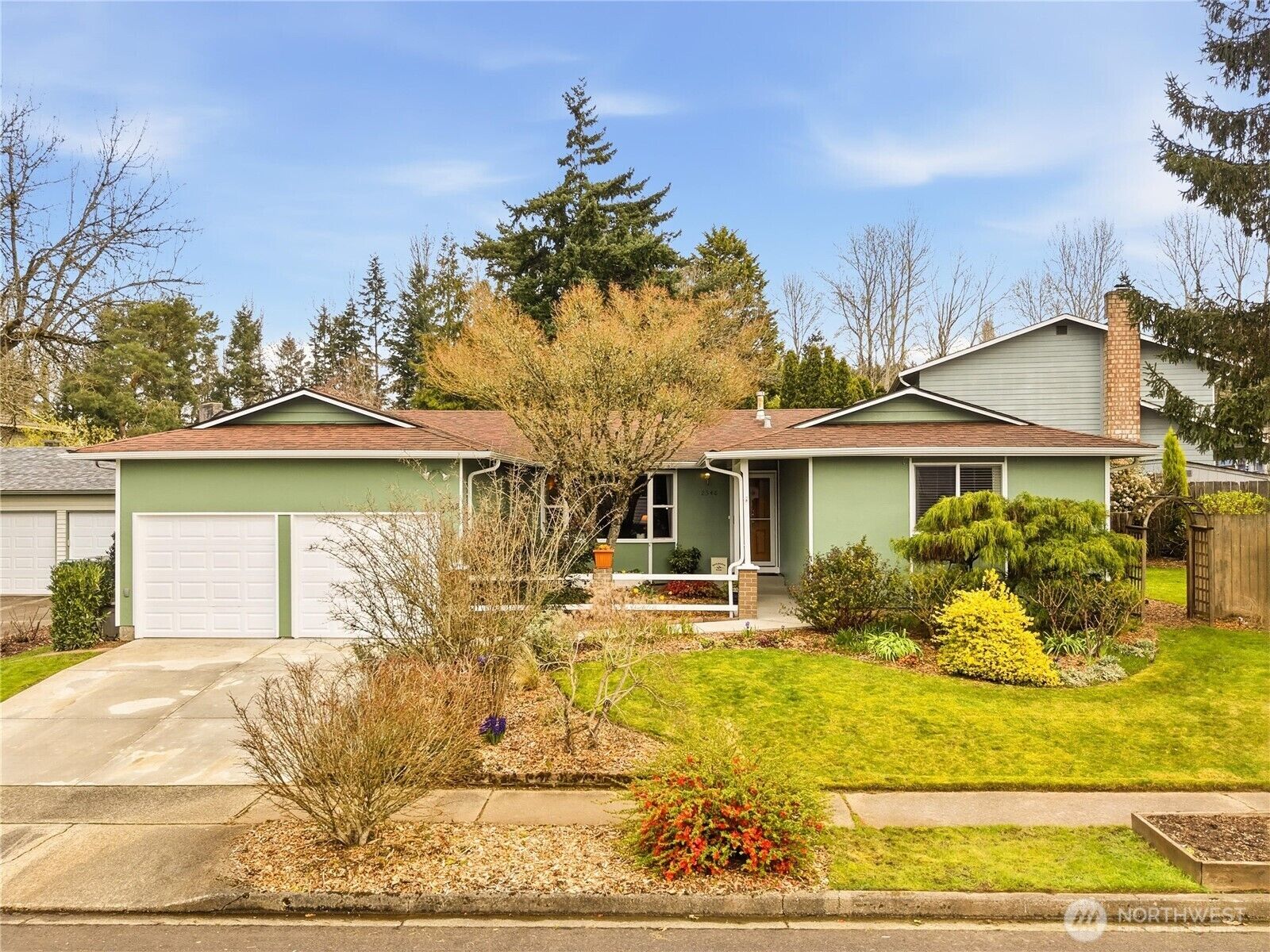 Property Photo:  2548  Smithers Avenue S  WA 98055 