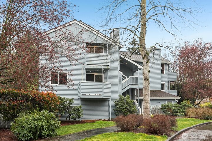 Property Photo: 9242 Woodlawn Avenue N B WA 98103