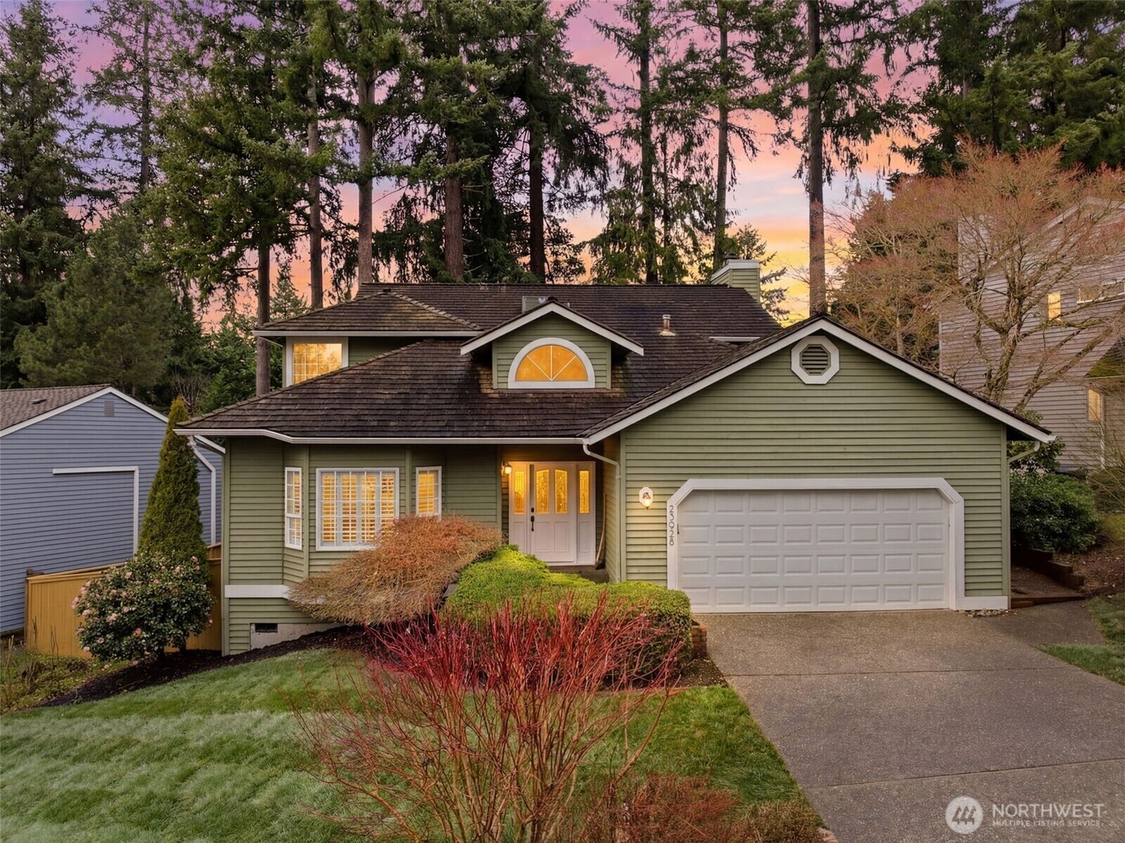 Property Photo:  23928 SE 42nd Place  WA 98029 