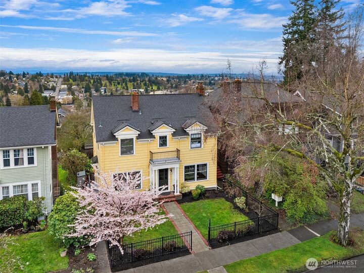 Property Photo:  5260  18th Avenue NE  WA 98105 