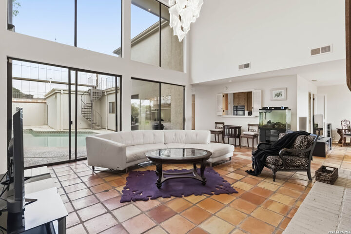 Property Photo: 7609 N Songbird TX 78229