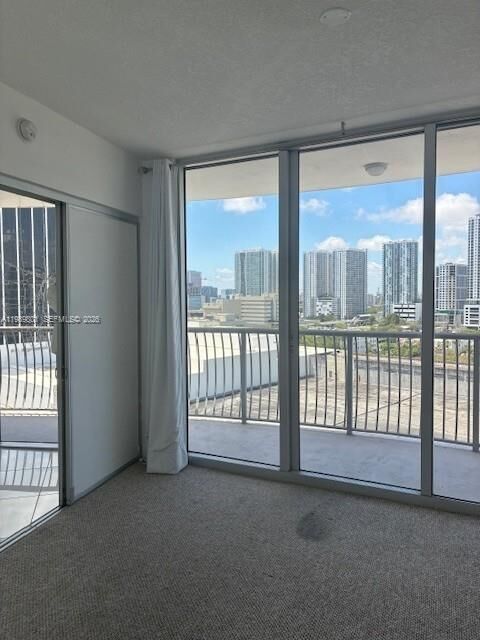Property Photo:  1750 N Bayshore Dr 1714  FL 33132 