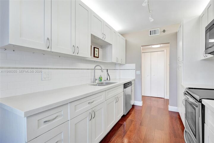 Property Photo:  4001 Hillcrest Dr 817  FL 33021 