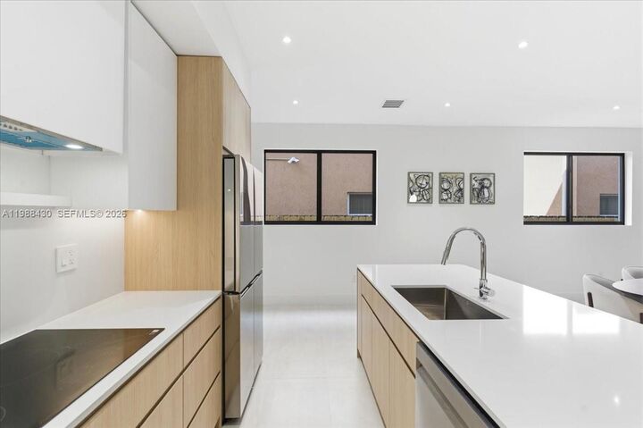 Property Photo: 2925 SW 36th Ave FL 33133