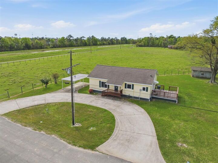 Property Photo:  1313 W Parish Road W  LA 70663 