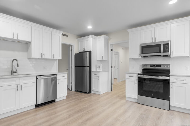 Property Photo:  3 James Street 2  CT 06451 