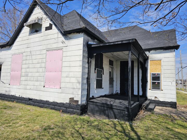 Property Photo:  135 E Locust Street  MO 65605 